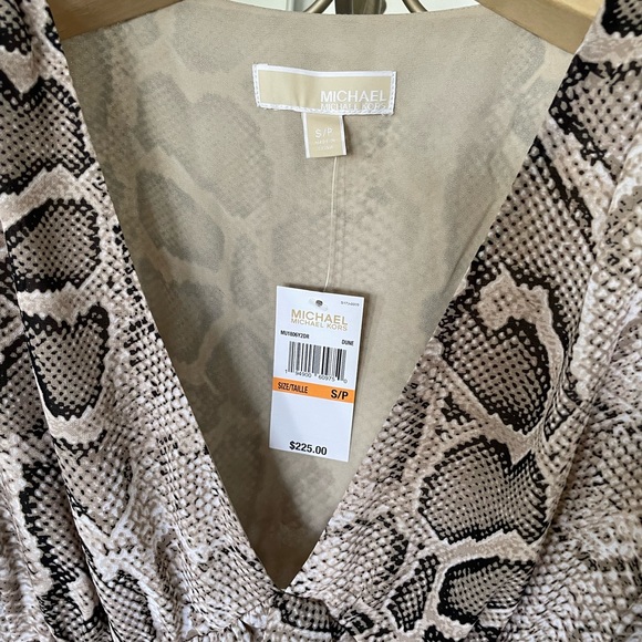 Shiffon Michael Kors dress, unworn, very flattering lightweight style - Picture 3 of 3